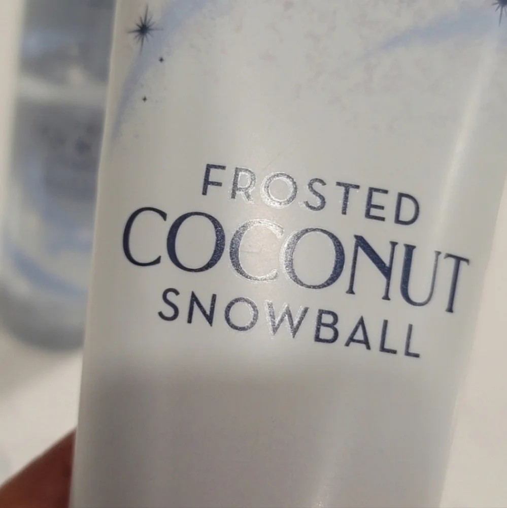 BATH AND BODY WORKS Frosted Coconut Snowball Bundle
